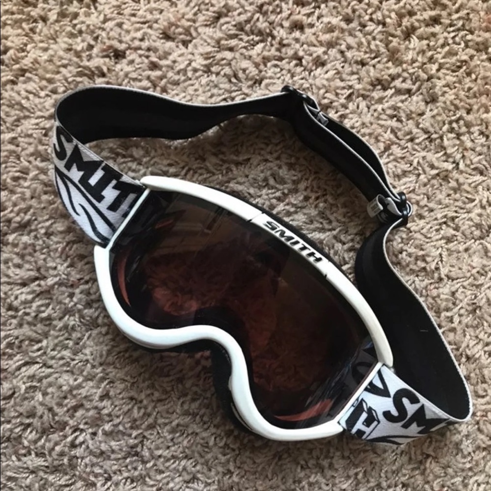 Smith goggles